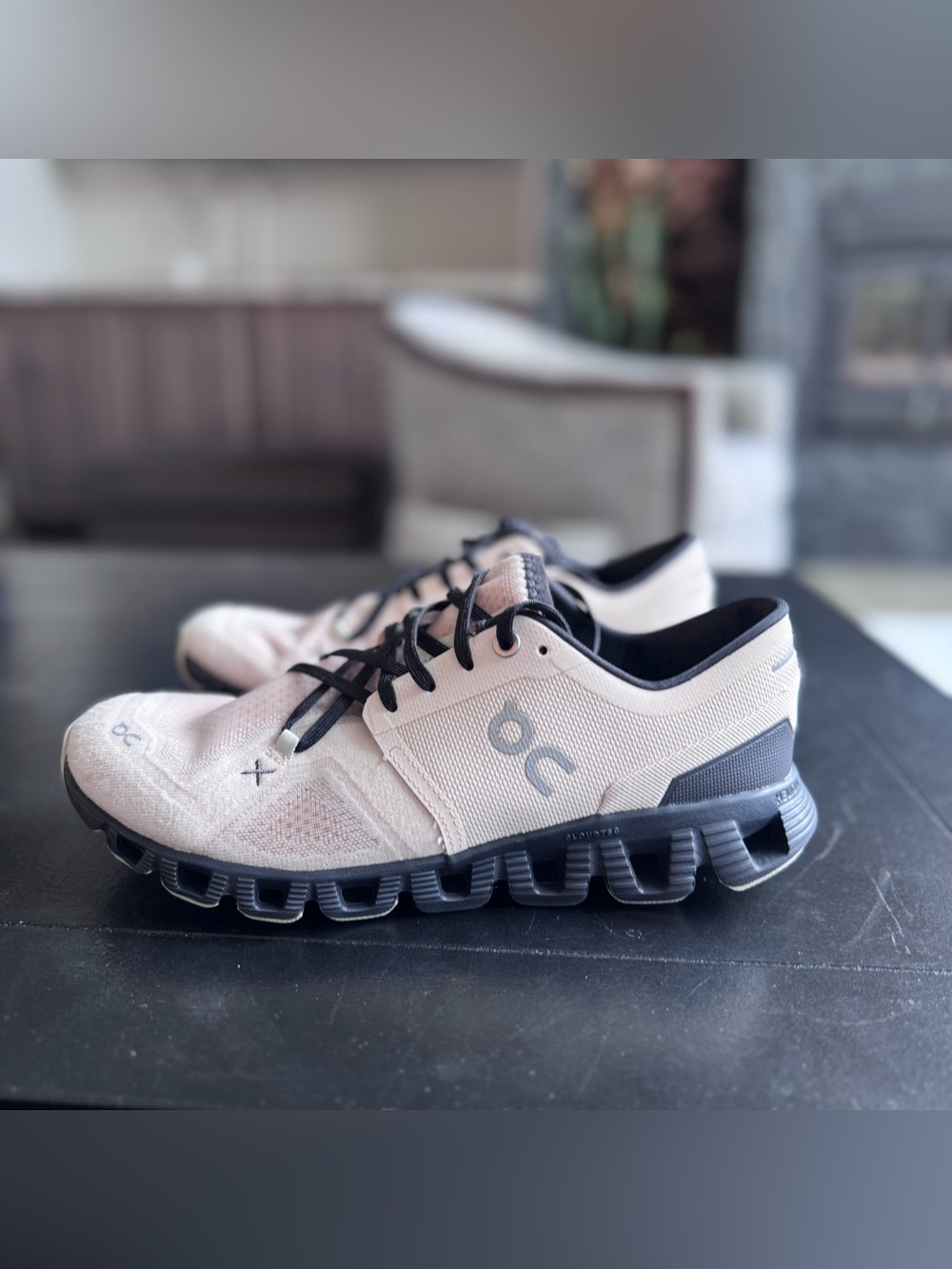 On Running Womens Cloud X Sneaker in Light Pink and Black size 8.5